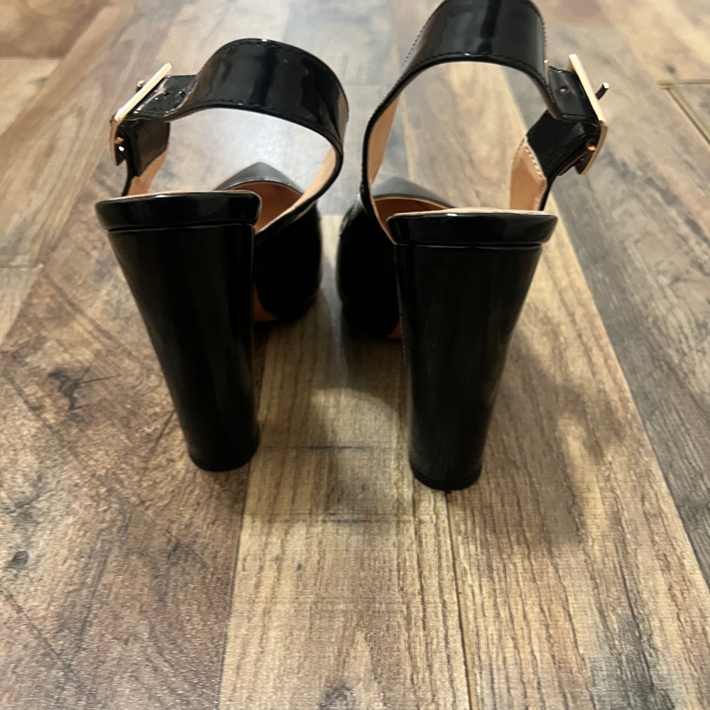 Elegant Black Slingback Heels - Picture 2 of 4